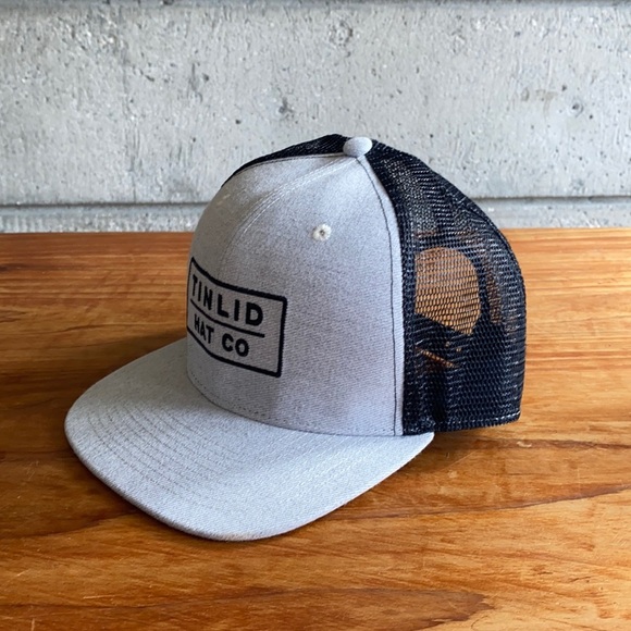 🏌️⛳️“Tin Lid Hat Co” Grey/black SnapBack trucker cap - Picture 1 of 8